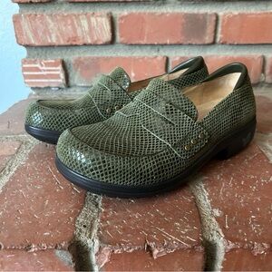 Alegria Taylor Pro Olive Glossy Snake Penny Loafers Sz 40 EURO/US 9.5/10